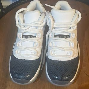 Jordan 11 Low Navy blue snake skins, size 5.5